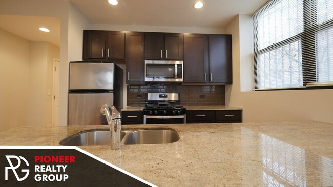 4759 N Maplewood Ave Unit 103