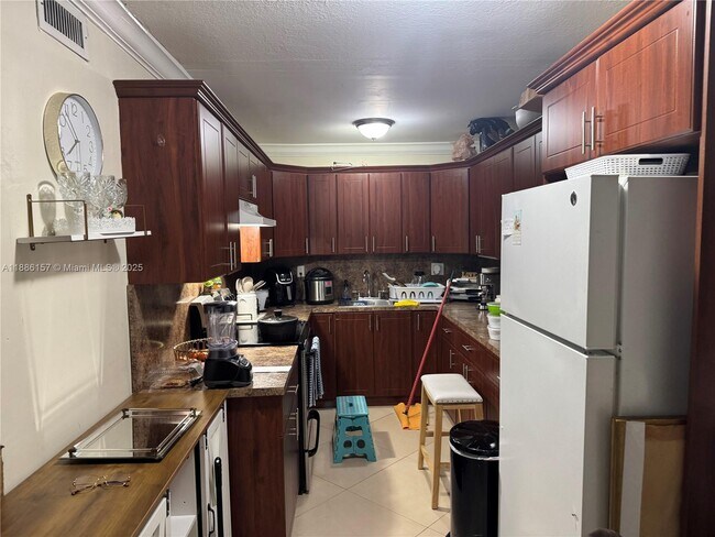 Photo - 1825 W 56th St Unit 107