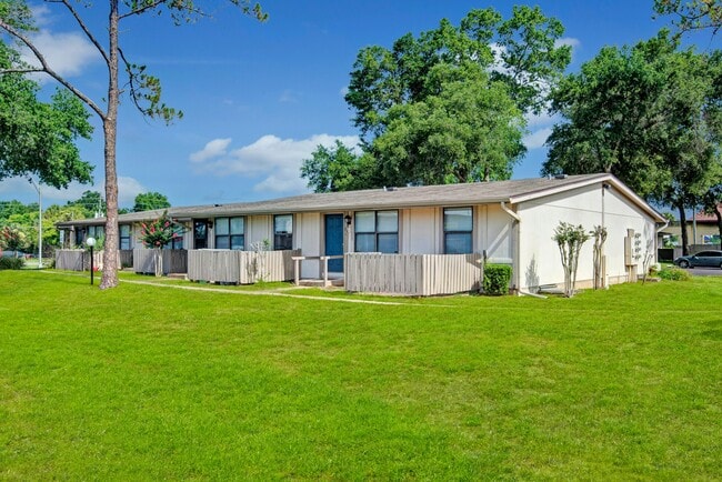 Building Photo - Applewood Apartments