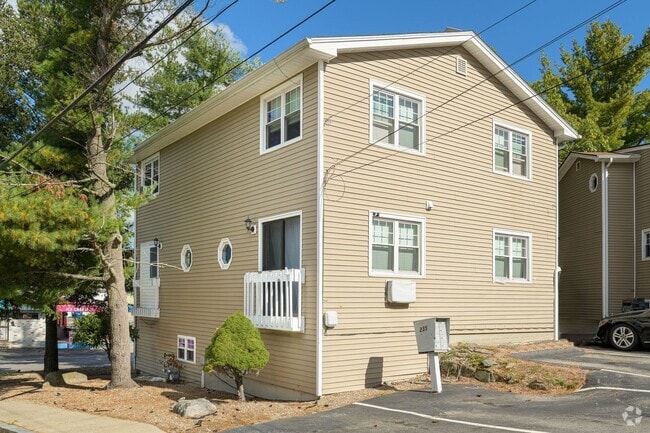 Building Photo - Admiral St Unit 3 Rental
