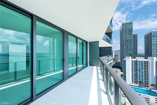 Photo - 2 br, 2 bath Condo - 460 NE 28th St Specta...