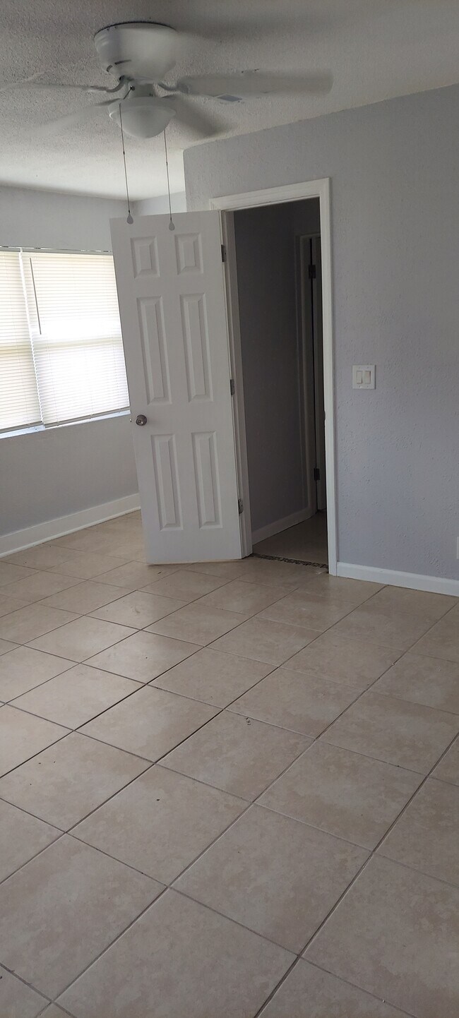 433 Vickers Dr Unit 2