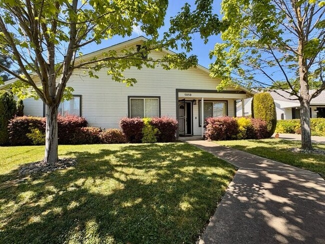 Building Photo - Beautifully Updated 3/2! Backyard, 2 Car Garage! Modern and Clean!