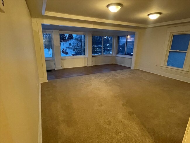 Photo - 947 W 3rd St