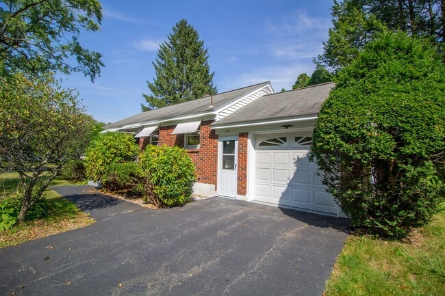 Photo - 2 BD 1BA Shaker Schools