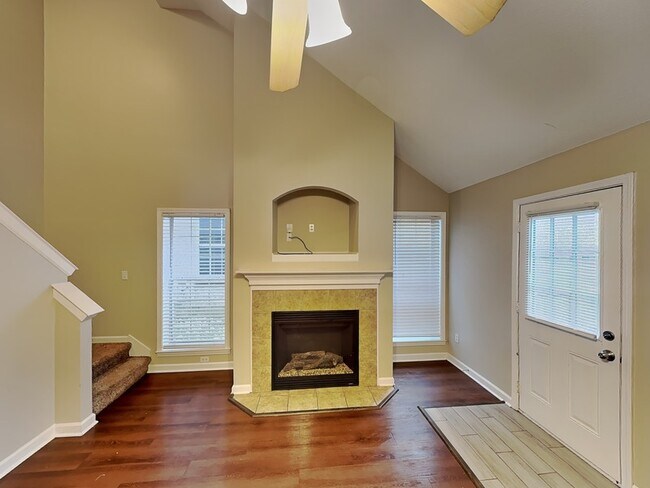 Photo - 1253 Travers Ln