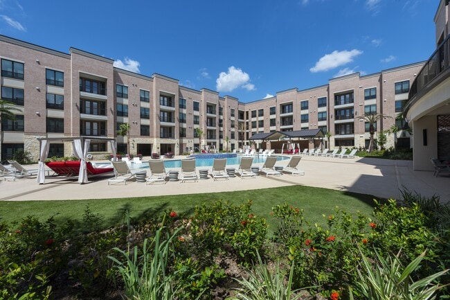 Pool - Ivy Lofts