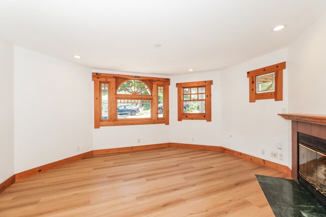 Photo - 14 Nicholl Ave