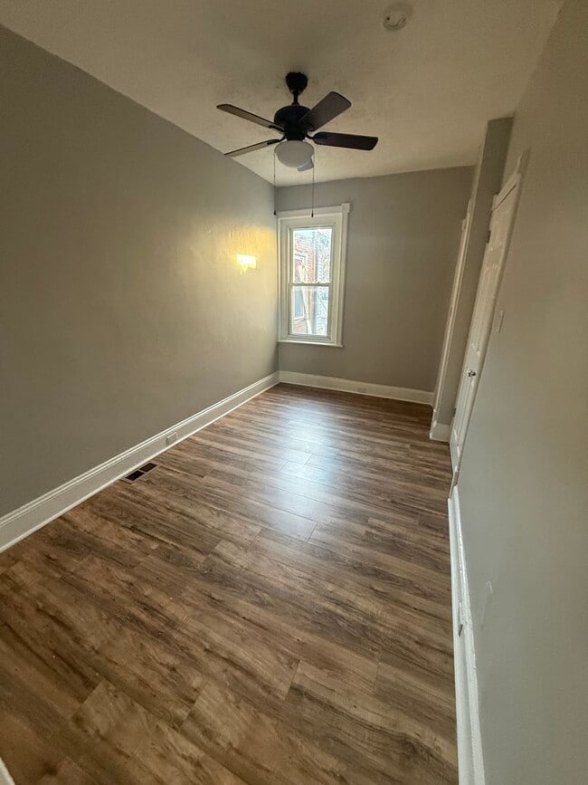 Building Photo - Cozy 3BR Home with 1 Bath – Fully Equipped Kitchen