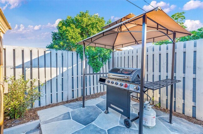 Photo - 5740 NE 19th Ave