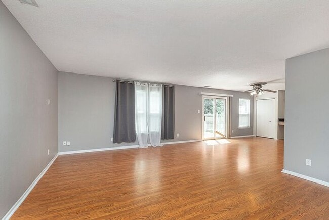 Great 3 Bedroom, 2 1/2 Bath Home in Cameron Meadows Subdivision!