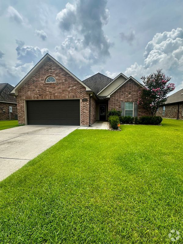 Building Photo - 162 Chestnut Ridge Dr Rental