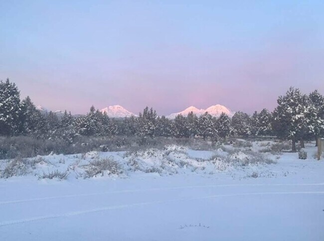 Photo - Amazing sunsets just minutes from Bend/Sis...