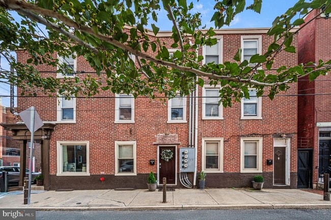 Building Photo - 980 N Lawrence St