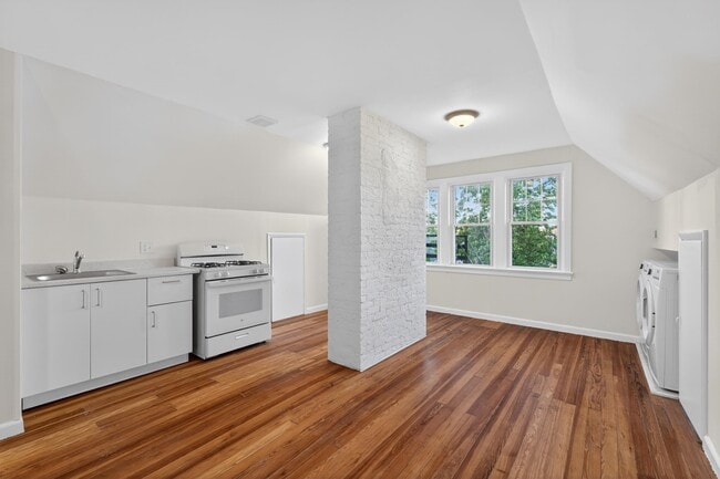 Photo - 42 Duer Pl Unit 3