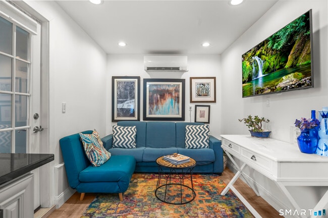 Photo - 801 Pequot Ave