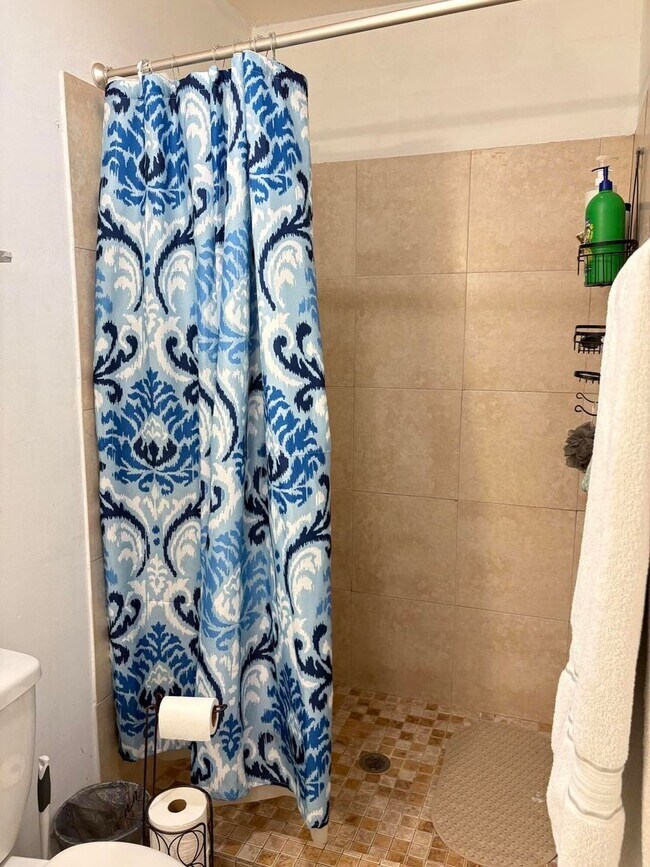 Photo - 272 NE 42nd St