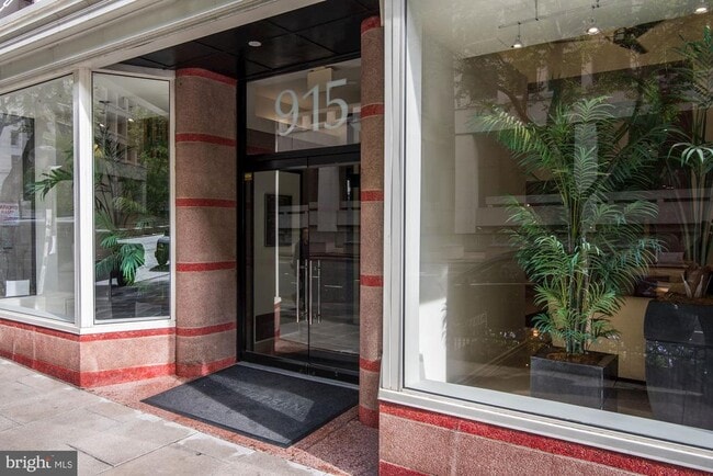915 E St NW Unit 812
