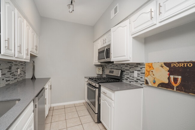 Photo - 317 Benjamin St