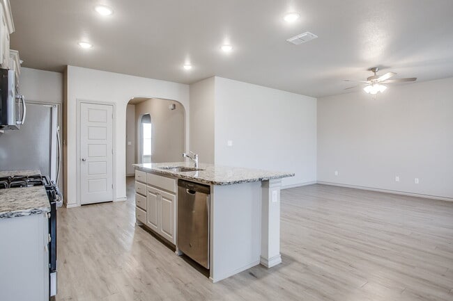 Photo - Wonderful Home in Cambridge Way! SPEC!