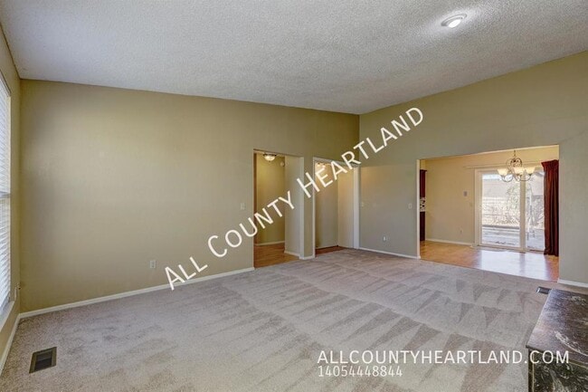 Photo - 841 N Robinson Ave