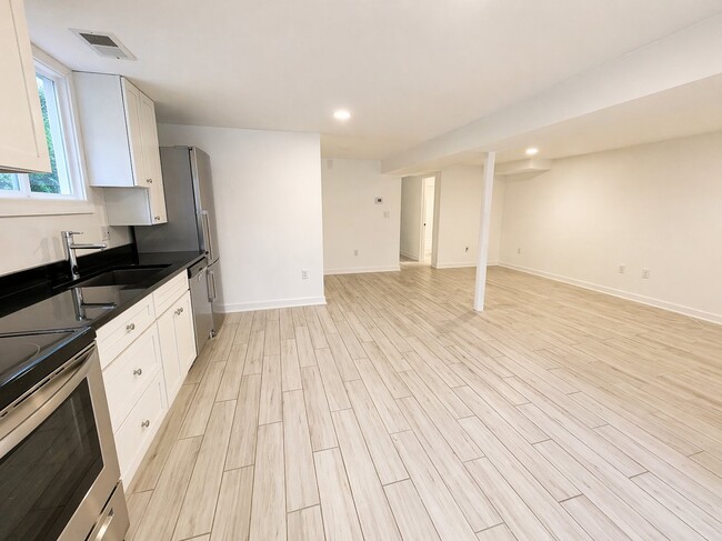 Photo - 720 Quebec Pl NW Unit B