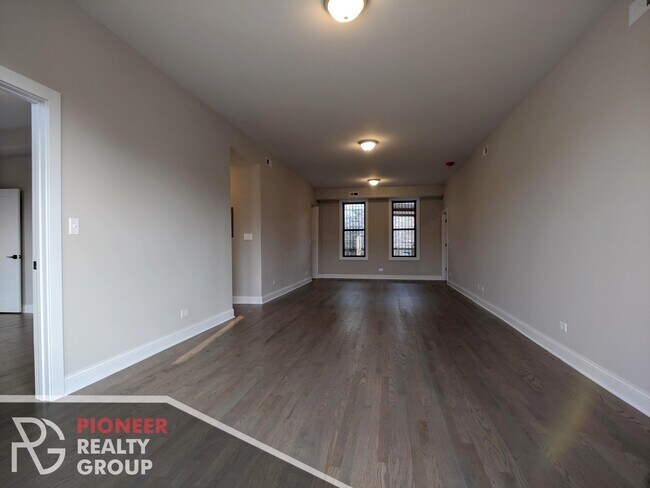 Photo - 3407 W Fullerton Ave Unidad 3405-2