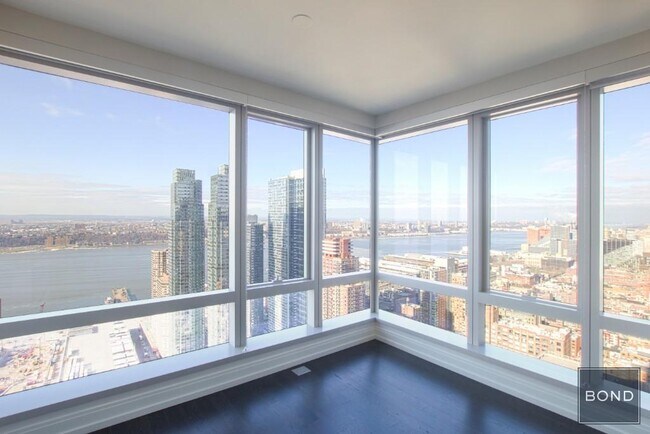 Building Photo - 555 Tenth Avenue Unit 25B Rental