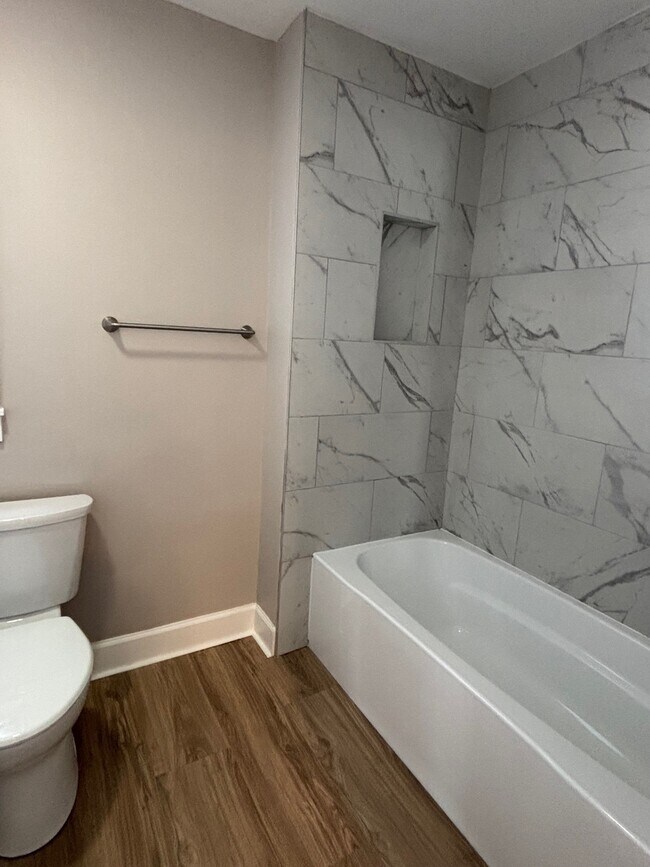 Photo - 402 E Elm St