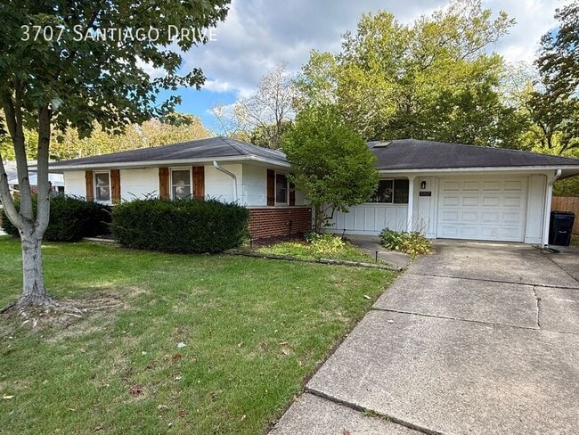 Building Photo - 3707 Santiago Dr