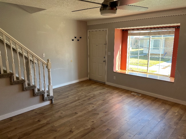 Photo - 573 E Main St