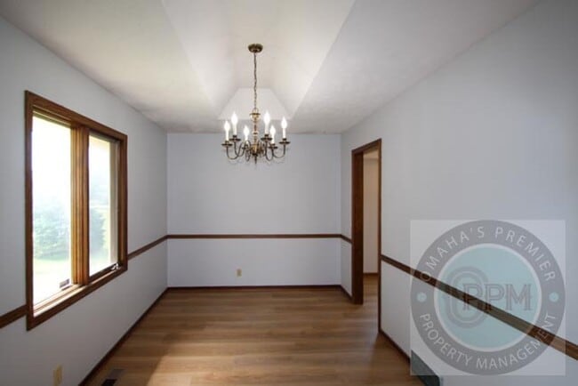 Photo - 3Bd/4Ba in Omaha, NE | Cul-de-sac