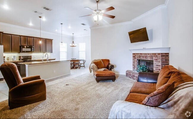 Building Photo - Newer 3 bedroom 2 bathroom house in Frensh...