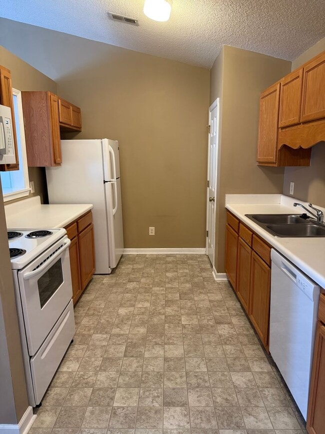 Photo - 3 Bedroom off W Friendly Ave!