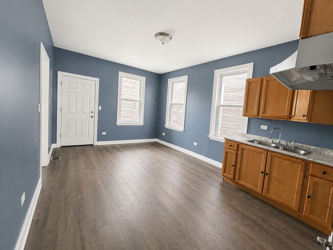 Photo - 2114 W 51st St Unit 1