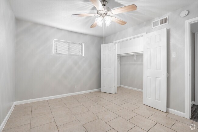 2BR, 1BA - 800SF - Master Bedroom