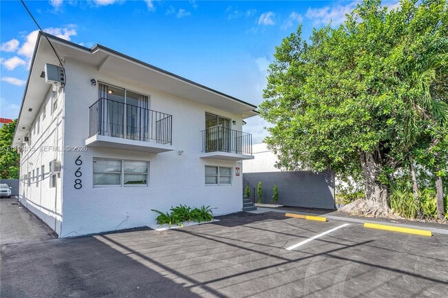 Photo - 668 NW 31st St Unidad 1