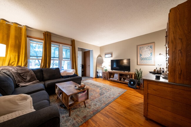 Photo - 3235 S 39th Ave