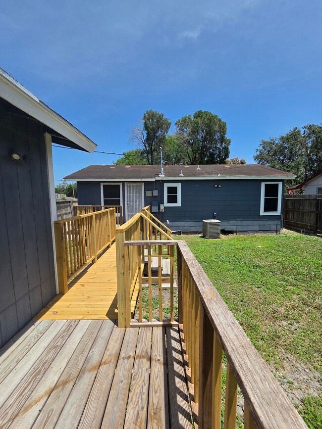 Photo - 640 Lopez St