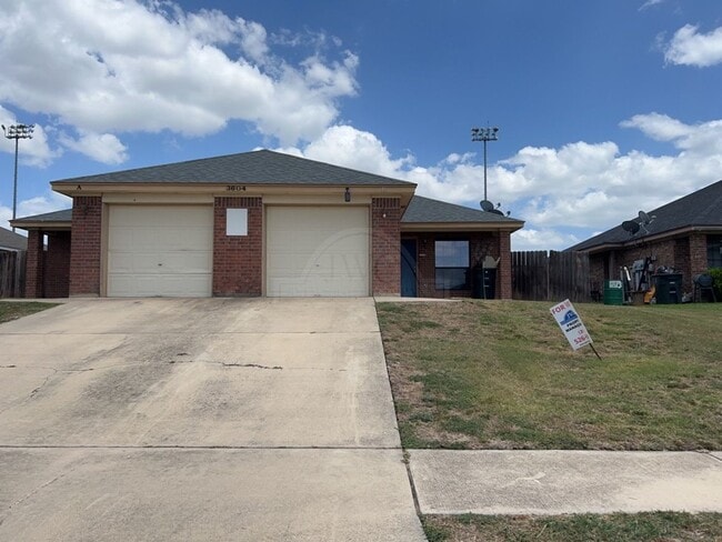 Building Photo - 3604 Dustin Ct Unit 3604 Dustin Ct  B