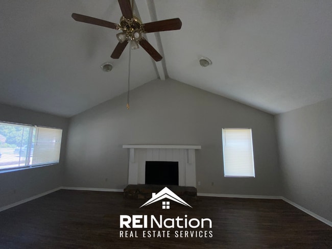 MEMPHIS GEM! 3BR/2BA w/ High Vaulted Ceilings & Fireplace | Fenced Yard!
