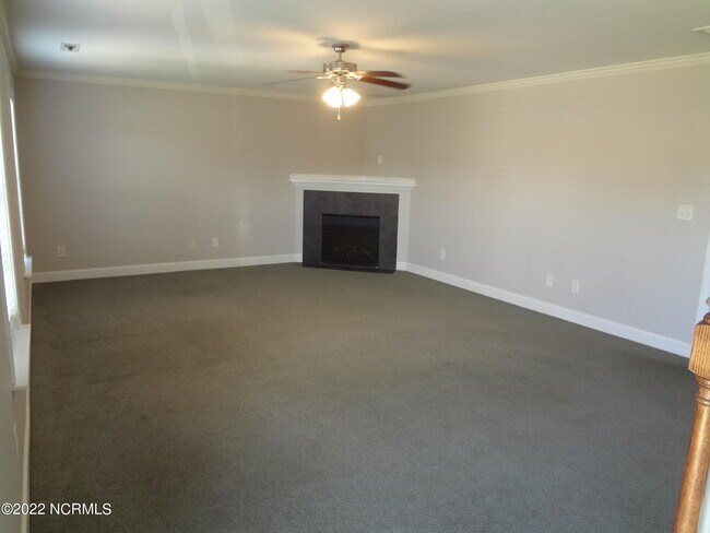 Photo - 205 S Pointe Dr