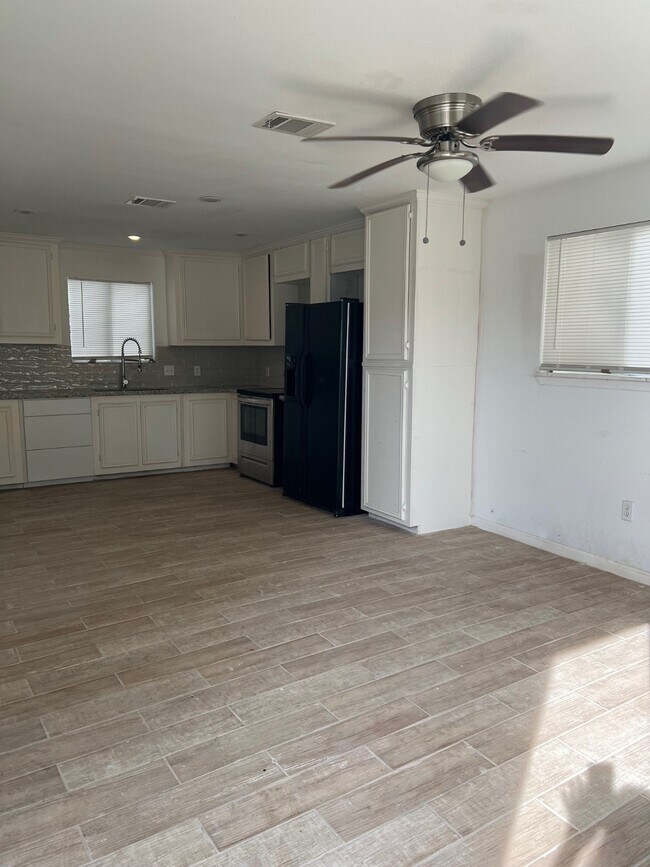 Photo - 4242 10th Ave