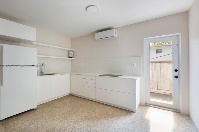 Photo - 7800 NE 10th Ct Unit 3