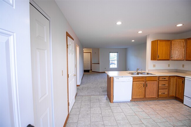 9007 Main St