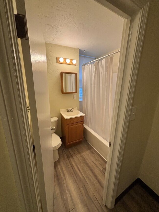 Photo - 161 Kelton St