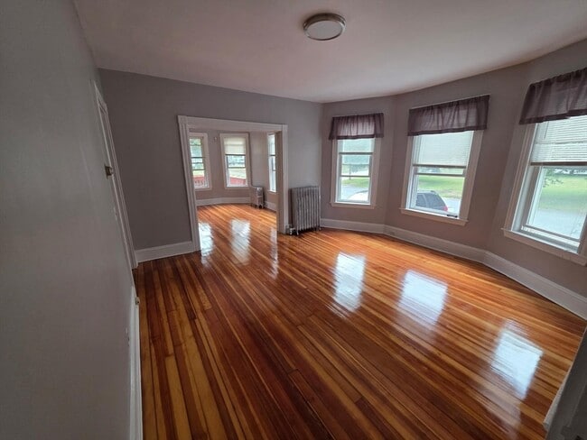 Building Photo - 318 Summer St Unit 1 Rental
