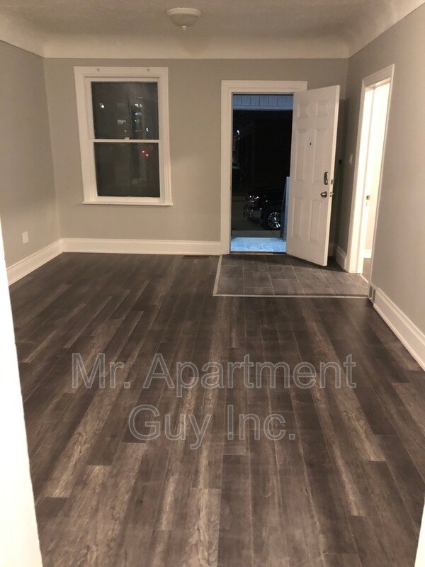 Photo - 163 E 5th St Unit Main Suite