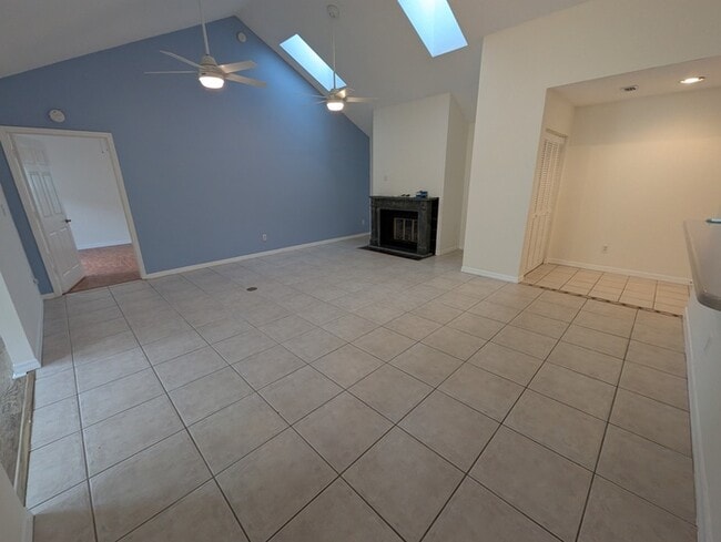 Photo - 108 N Lake Cir