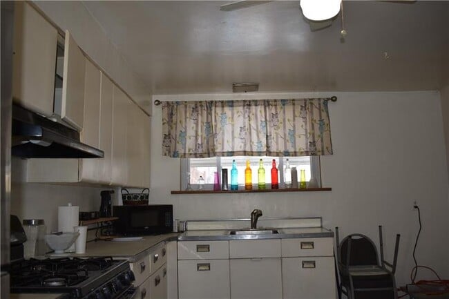 Photo - 426 Cedarville St